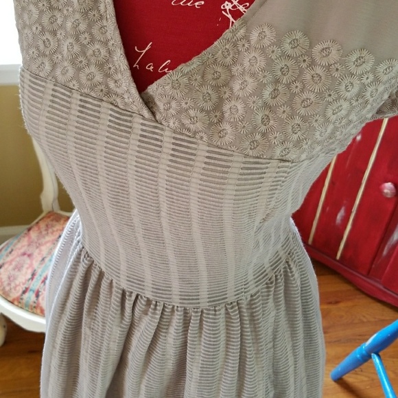 DE Collection Dress! - Picture 6 of 8